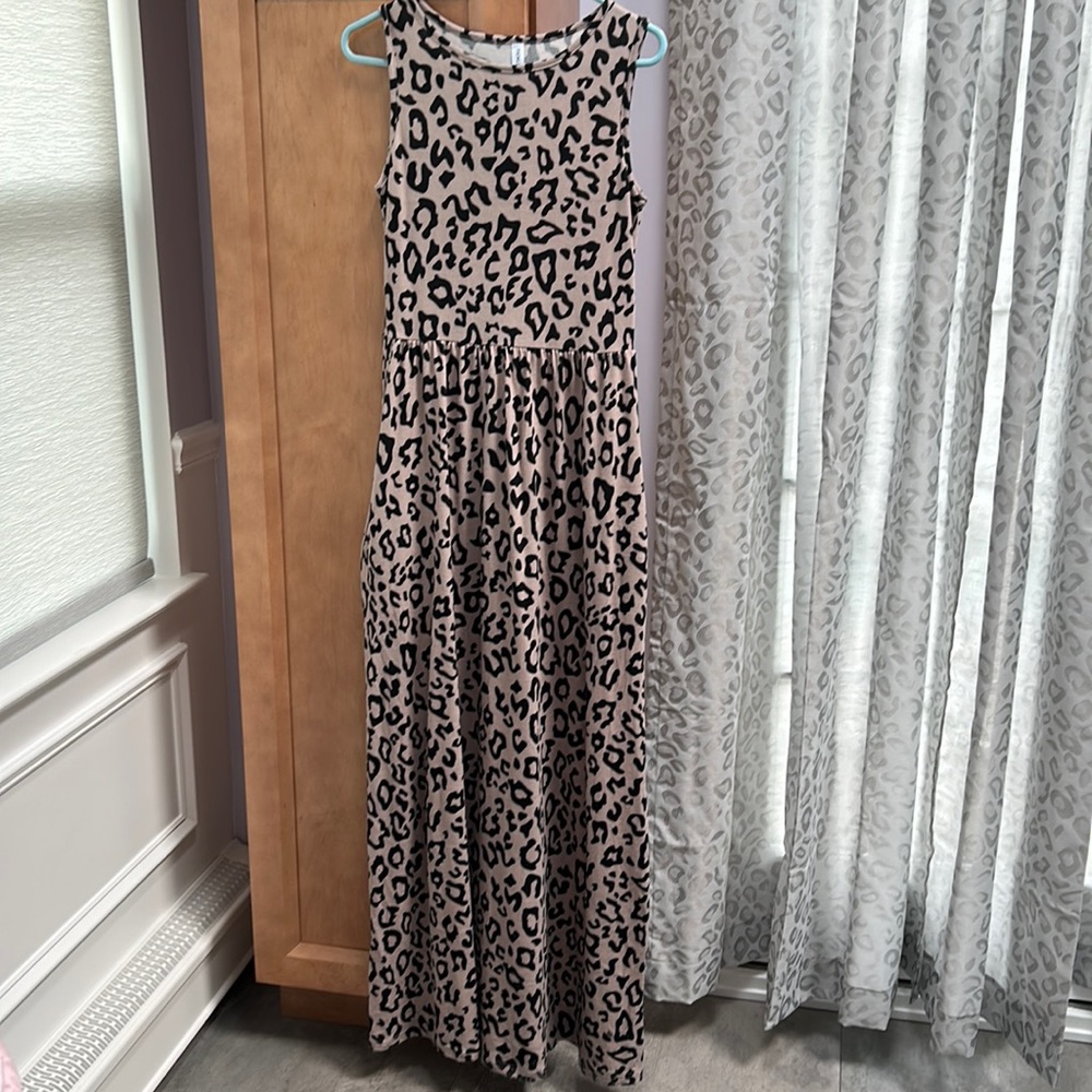 Leopard Maxi Dress - Picture 3 of 5